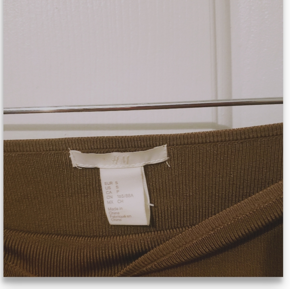 Top - Picture 2 of 3